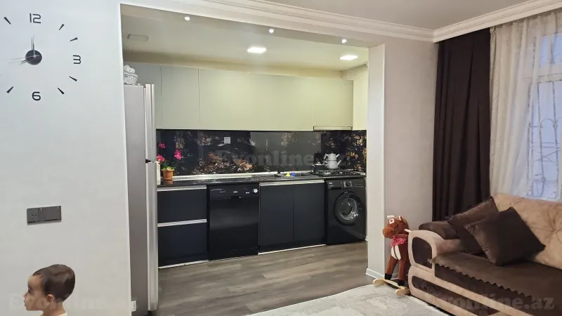 Satılır 6 otaqlı Həyət evi 200 m² Azadlıq prospekti m. - şəkil 2