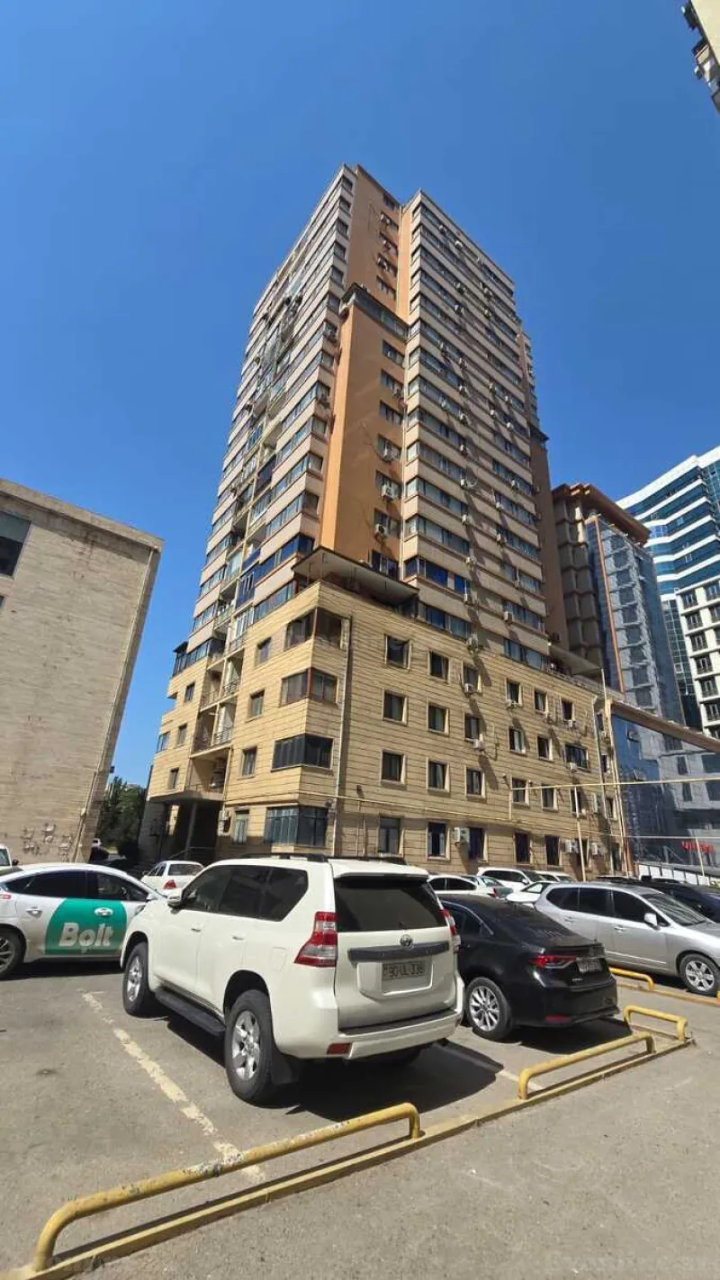 3 otaqlı Mənzil 130 m² Xətai r. Kirayə verilir