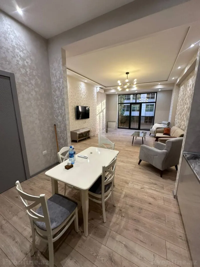 2 otaqlı Mənzil 91 m² 28 May m. Kirayə verilir