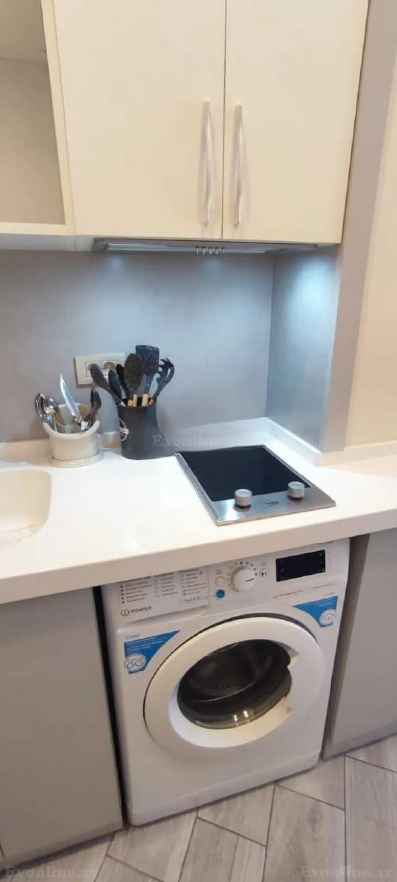 Kirayə verilir 1 otaqlı Mənzil Köhnə tikili 18 m² Səbail r. - şəkil 2