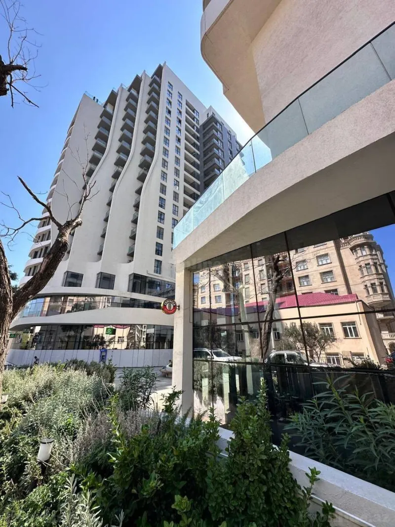Satılır 3 otaqlı Mənzil Yeni tikili 150 m² Səbail r. - şəkil 2