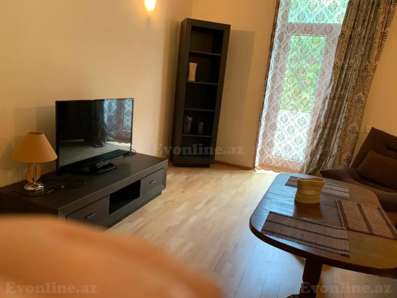 Kirayə verilir 2 otaqlı Mənzil Köhnə tikili 50 m² Səbail r. - şəkil 3