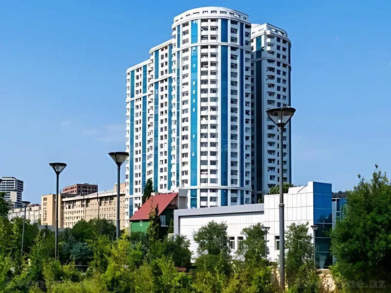 3 otaqlı Mənzil 135 m² İnşaatçılar m. Kirayə verilir