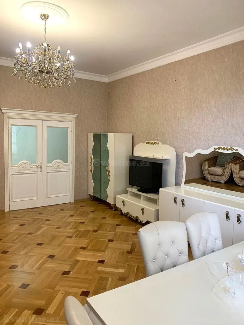 Kirayə verilir 3 otaqlı Mənzil Yeni tikili 135 m² İnşaatçılar m. - şəkil 2