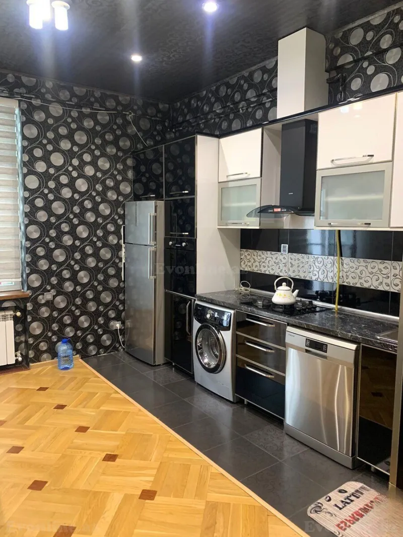 Kirayə verilir 3 otaqlı Mənzil Yeni tikili 135 m² İnşaatçılar m. - şəkil 6