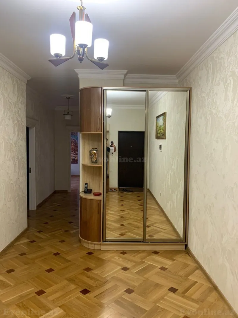 Kirayə verilir 3 otaqlı Mənzil Yeni tikili 135 m² İnşaatçılar m. - şəkil 17