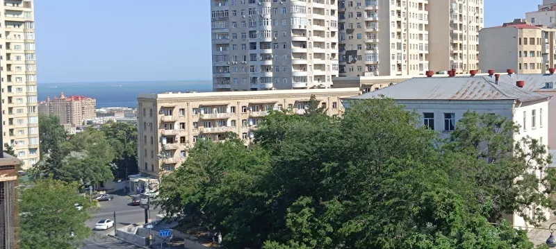 Satılır 2 otaqlı Mənzil Köhnə tikili 30.6 m² Inşaatçılar pr. - şəkil 2