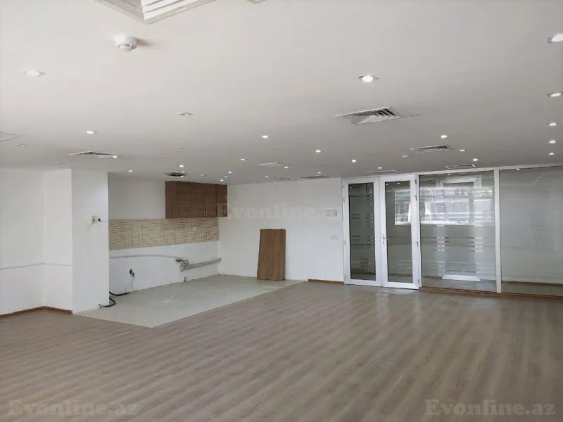 Kirayə verilir Ofis 550 m² 8 Noyabr m. - şəkil 5