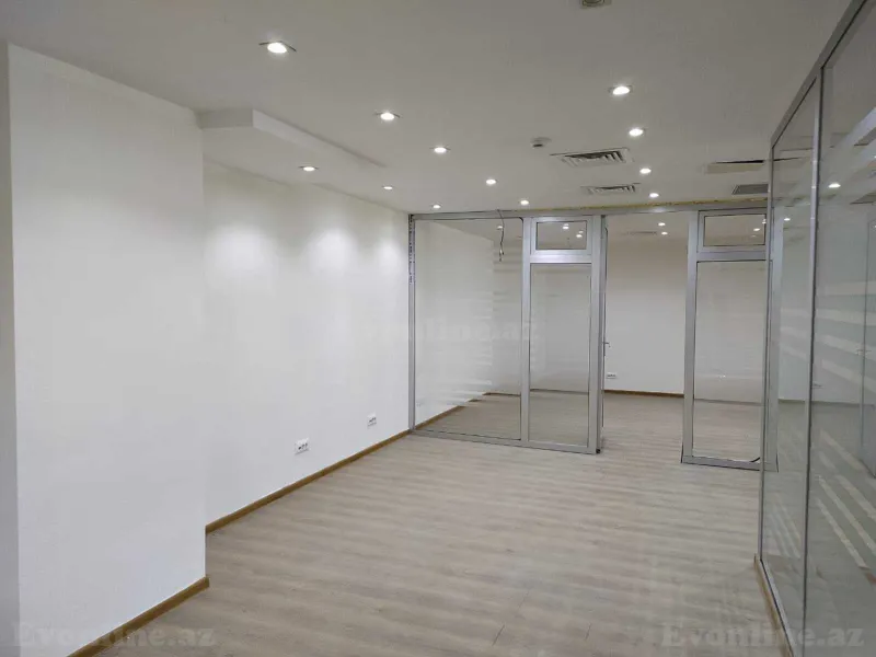 Kirayə verilir Ofis 550 m² 8 Noyabr m. - şəkil 14