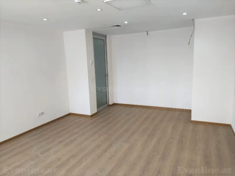Kirayə verilir Ofis 550 m² 8 Noyabr m. - şəkil 16