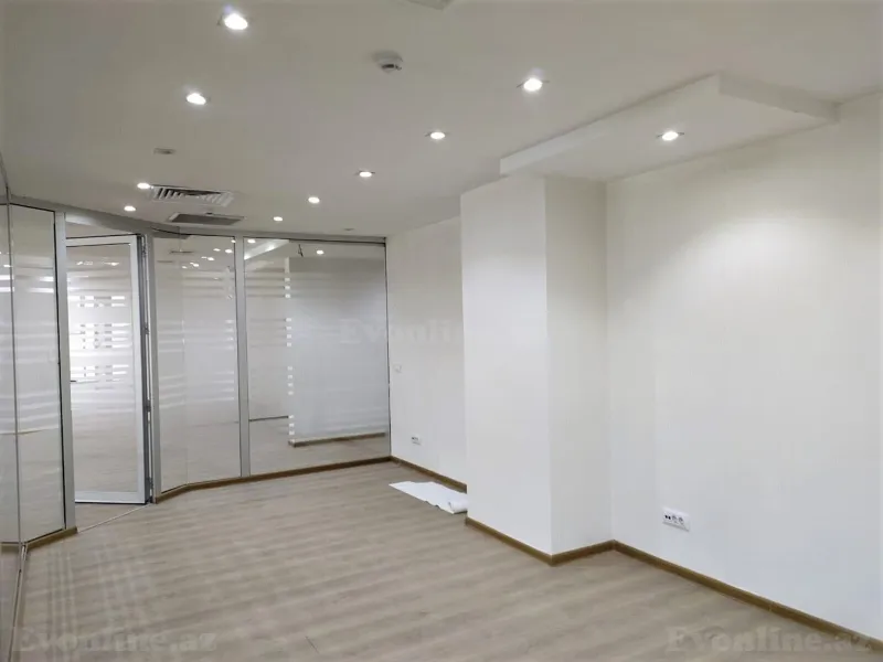 Kirayə verilir Ofis 550 m² 8 Noyabr m. - şəkil 17