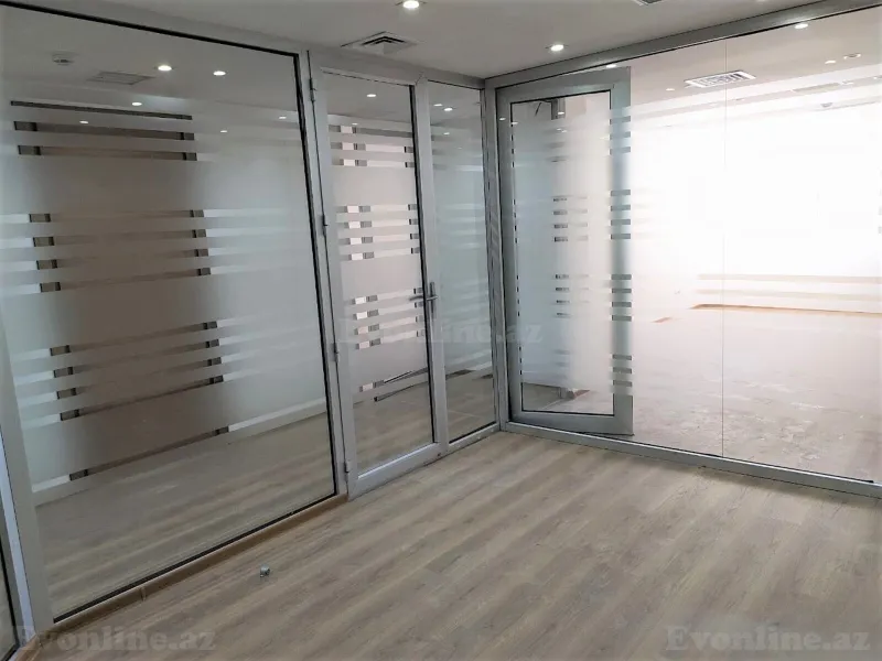 Kirayə verilir Ofis 550 m² 8 Noyabr m. - şəkil 18