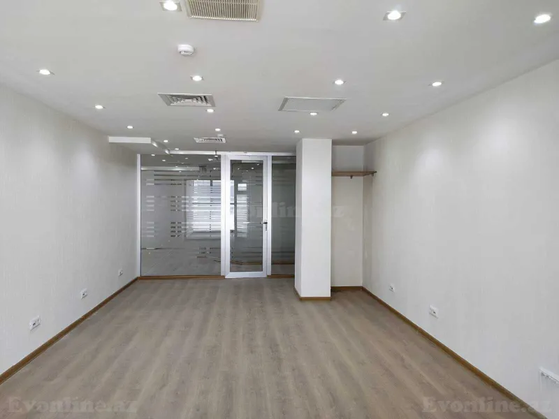 Kirayə verilir Ofis 550 m² 8 Noyabr m. - şəkil 20