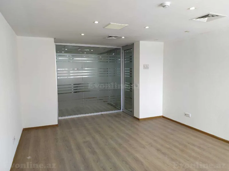 Kirayə verilir Ofis 550 m² 8 Noyabr m. - şəkil 21