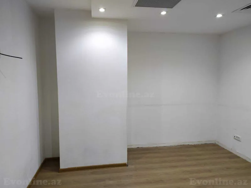 Kirayə verilir Ofis 550 m² 8 Noyabr m. - şəkil 22