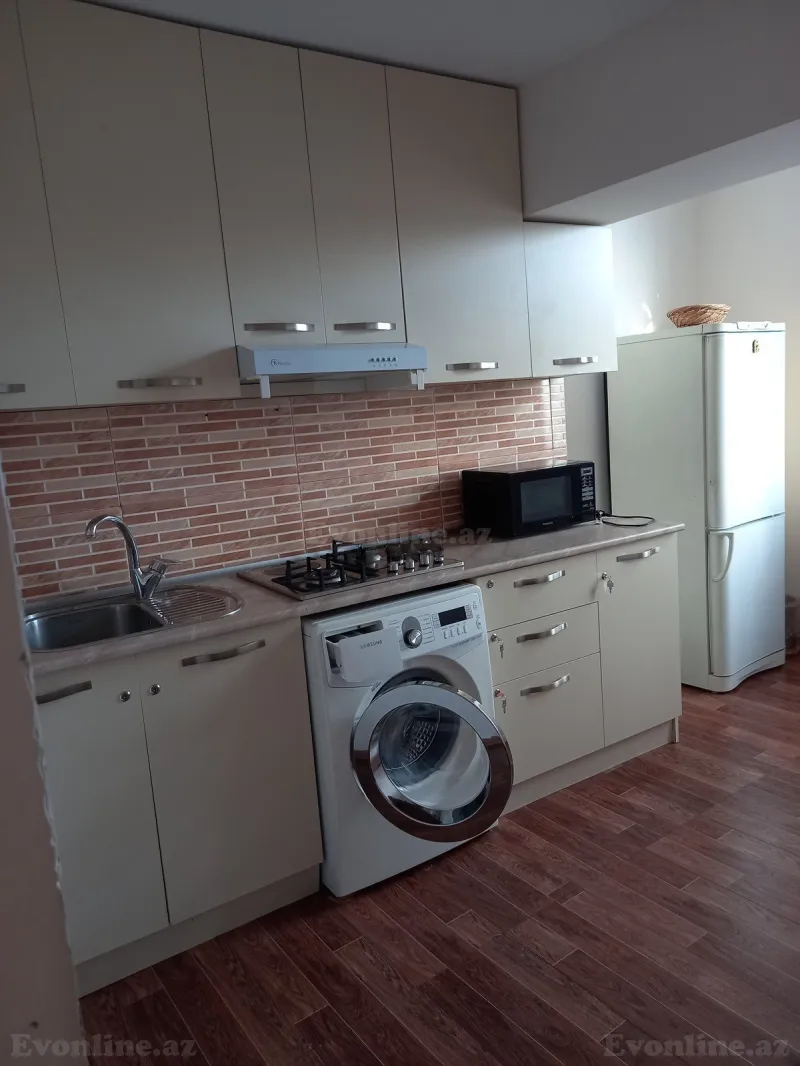 Kirayə verilir 2 otaqlı Mənzil Köhnə tikili 64 m² 28 May m.