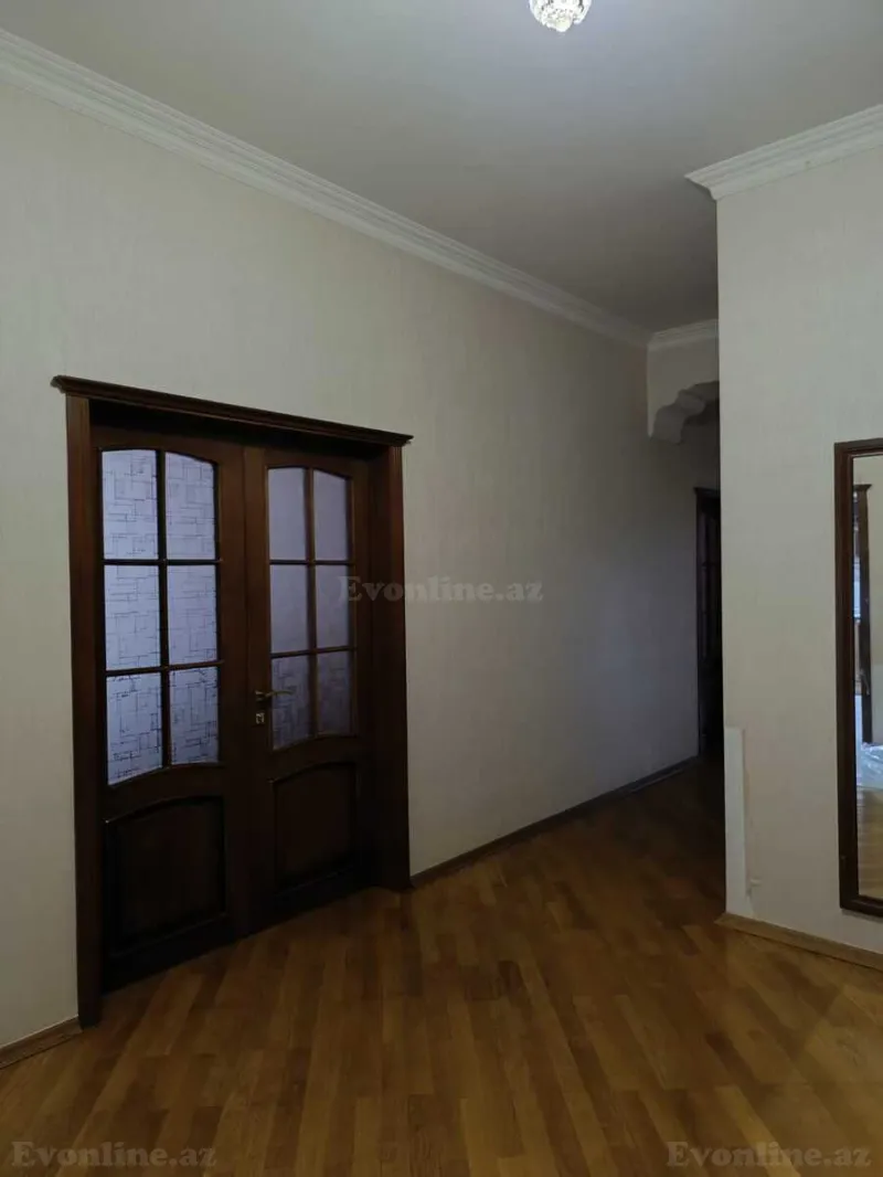 3 otaqlı Mənzil 140 m² 8 Noyabr m. Kirayə verilir