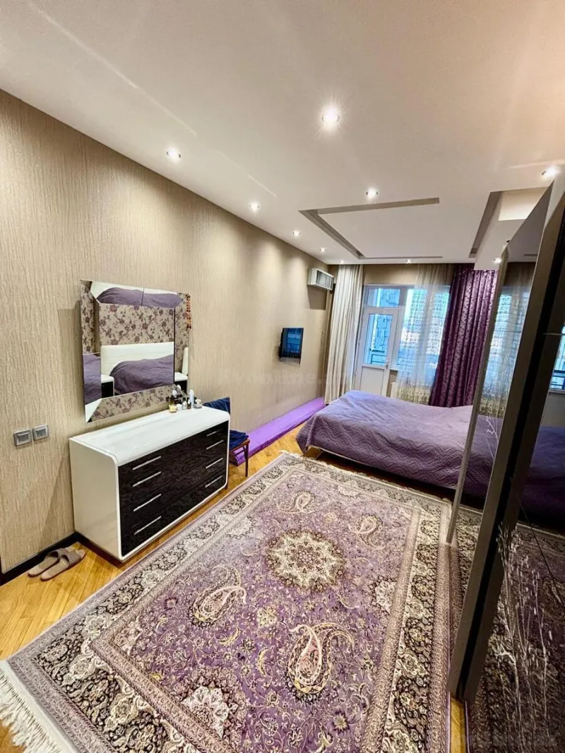 Satılır 5 otaqlı Mənzil Yeni tikili 228.5 m² 20 Yanvar m.