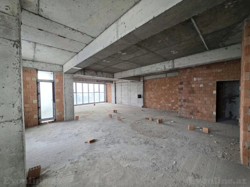 4 otaqlı Mənzil 168 m² Elmlər Akademiyası m. Satılır