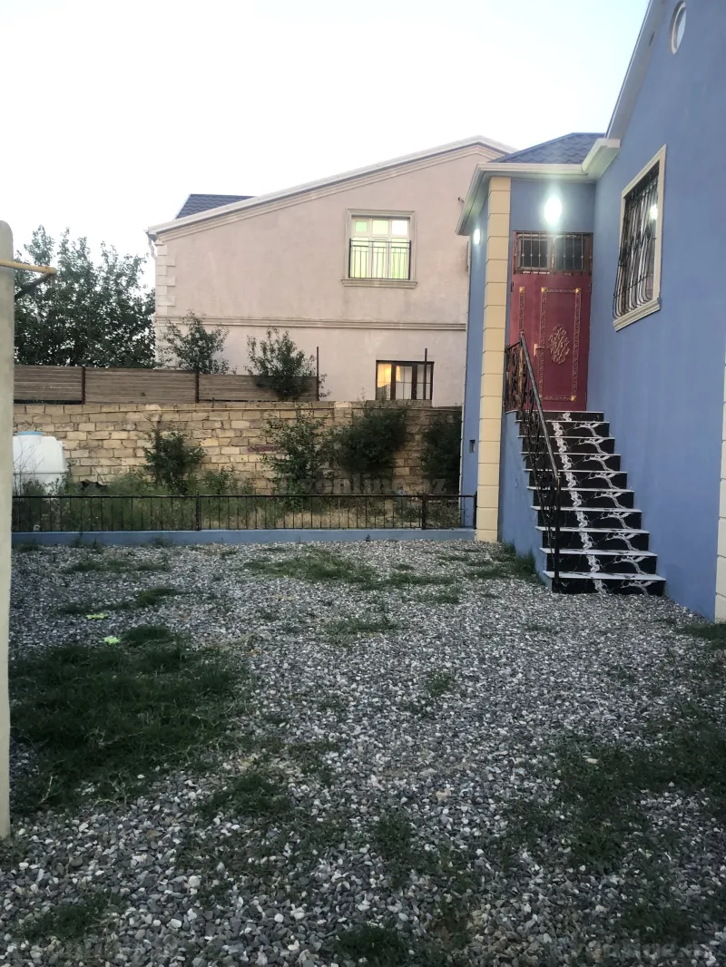 3 otaqlı Həyət evi 3 m² Hökməli Satılır