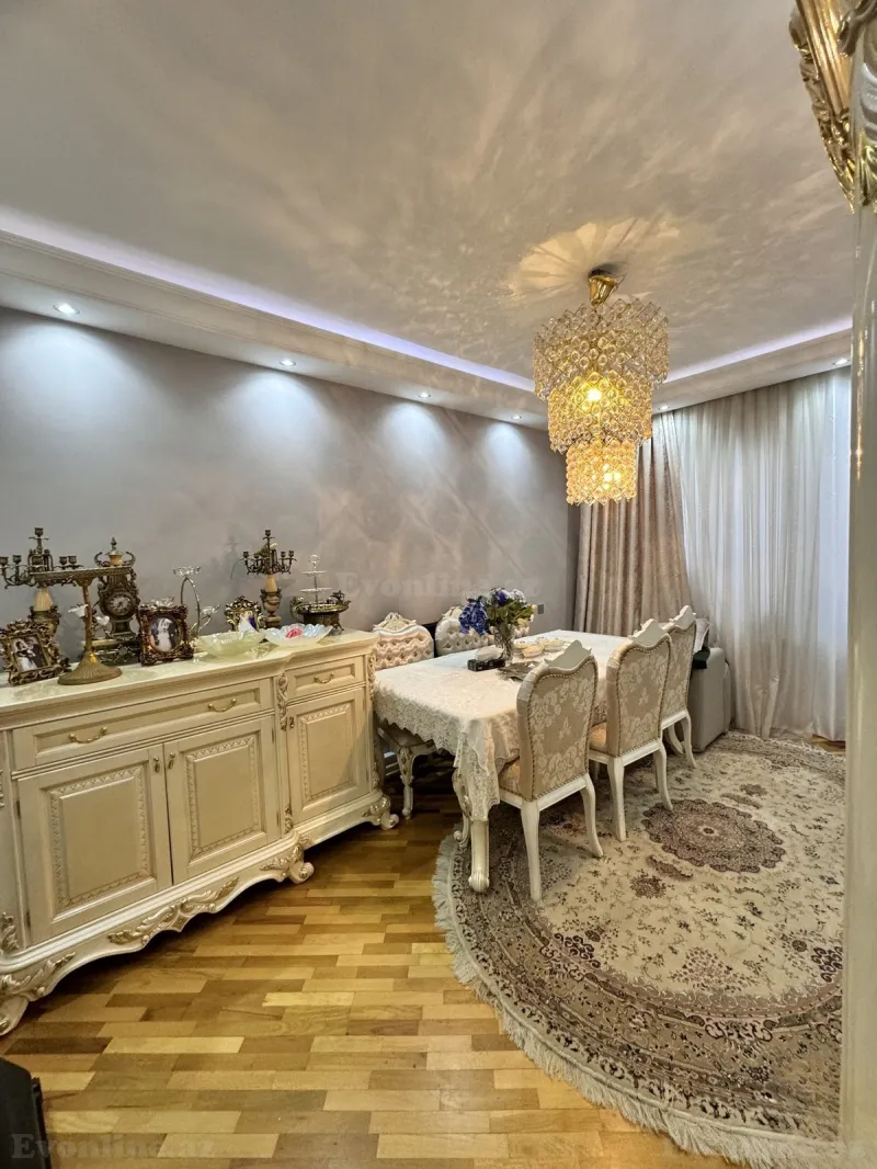 Satılır 4 otaqlı Mənzil Köhnə tikili 100 m² Xalqlar Dostluğu m.