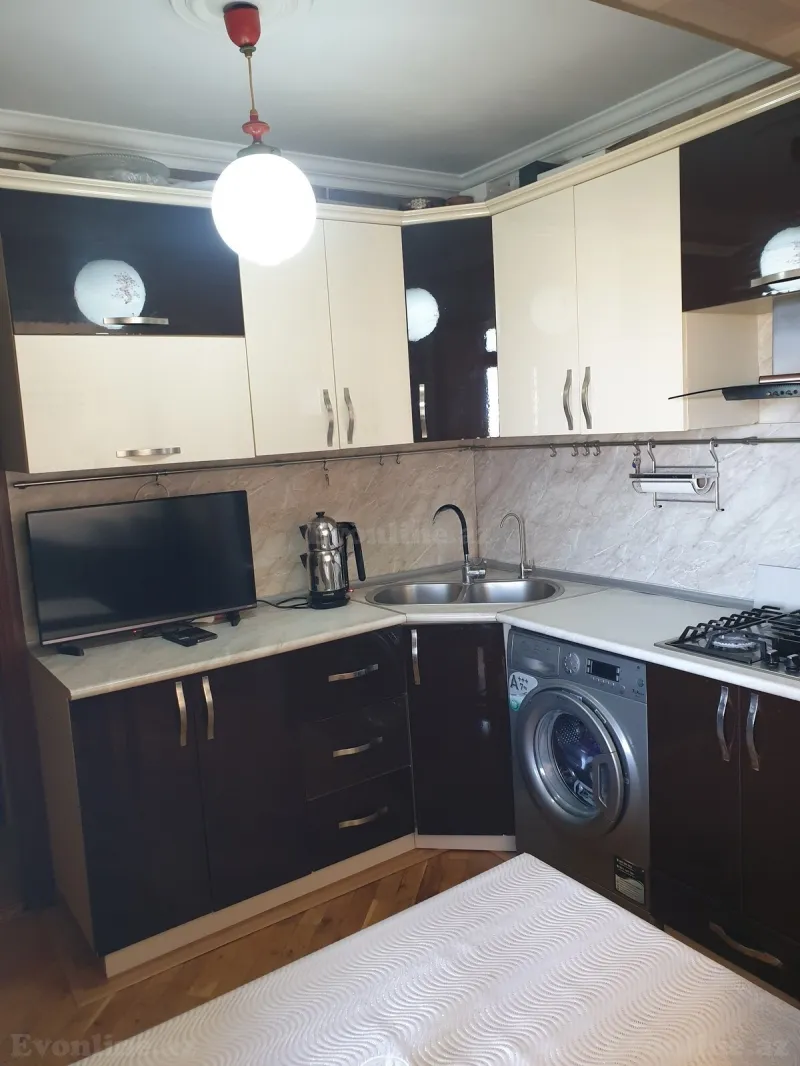 Satılır 3 otaqlı Mənzil Köhnə tikili 80 m² Yeni Günəşli - şəkil 2