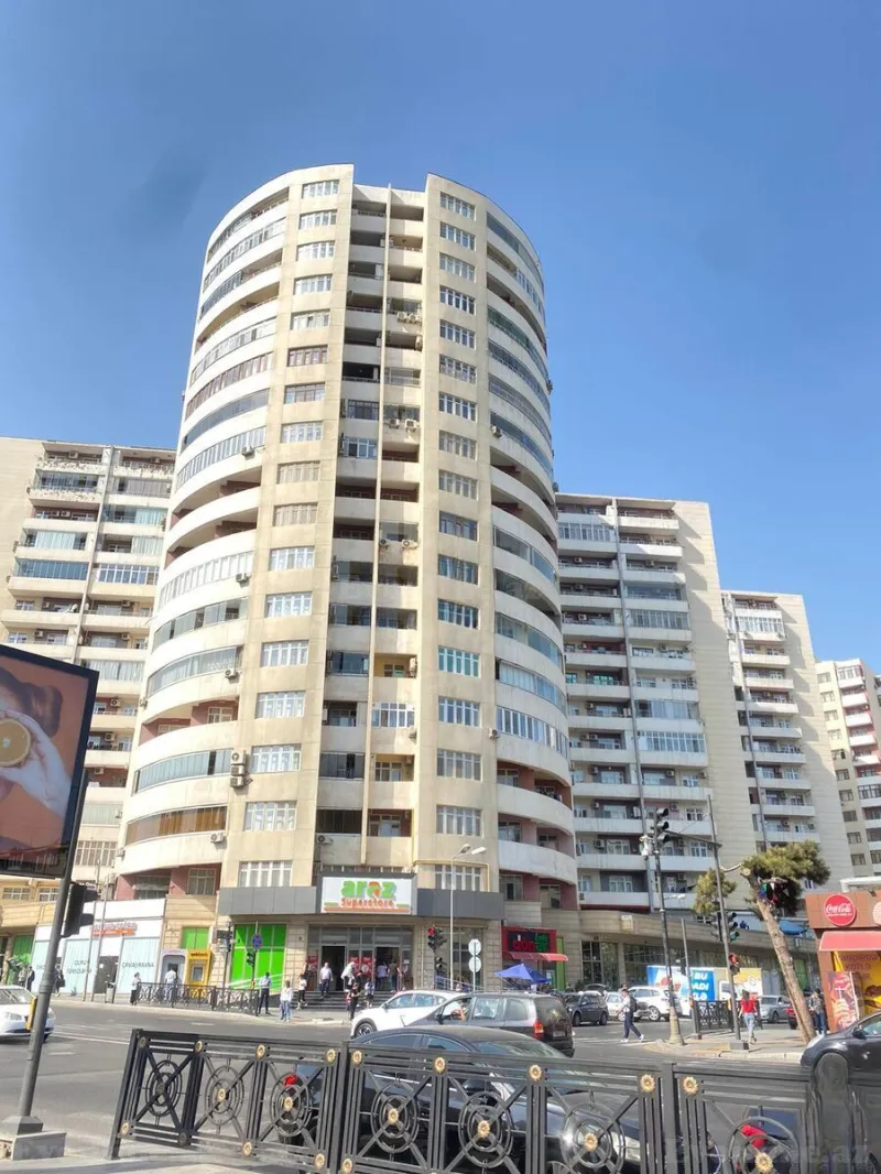 3 otaqlı Mənzil 120 m² Elmlər Akademiyası m. Kirayə verilir