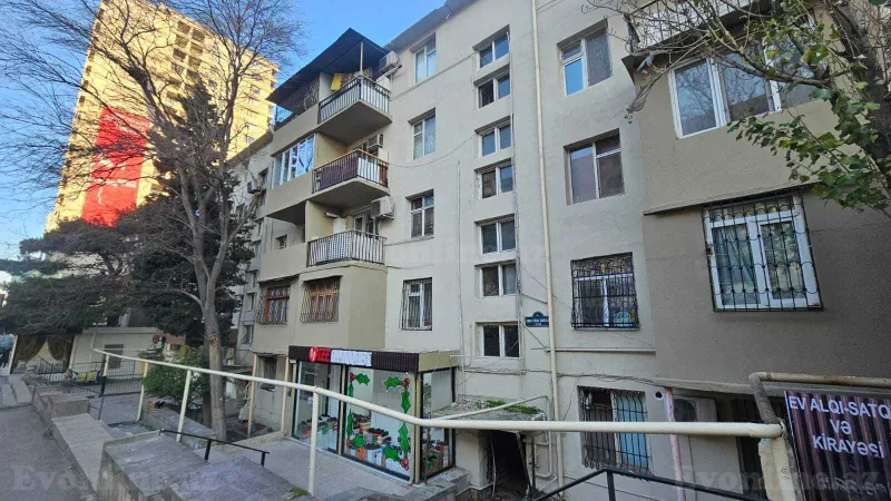 3 otaqlı Mənzil 65 m² İnşaatçılar m. Satılır
