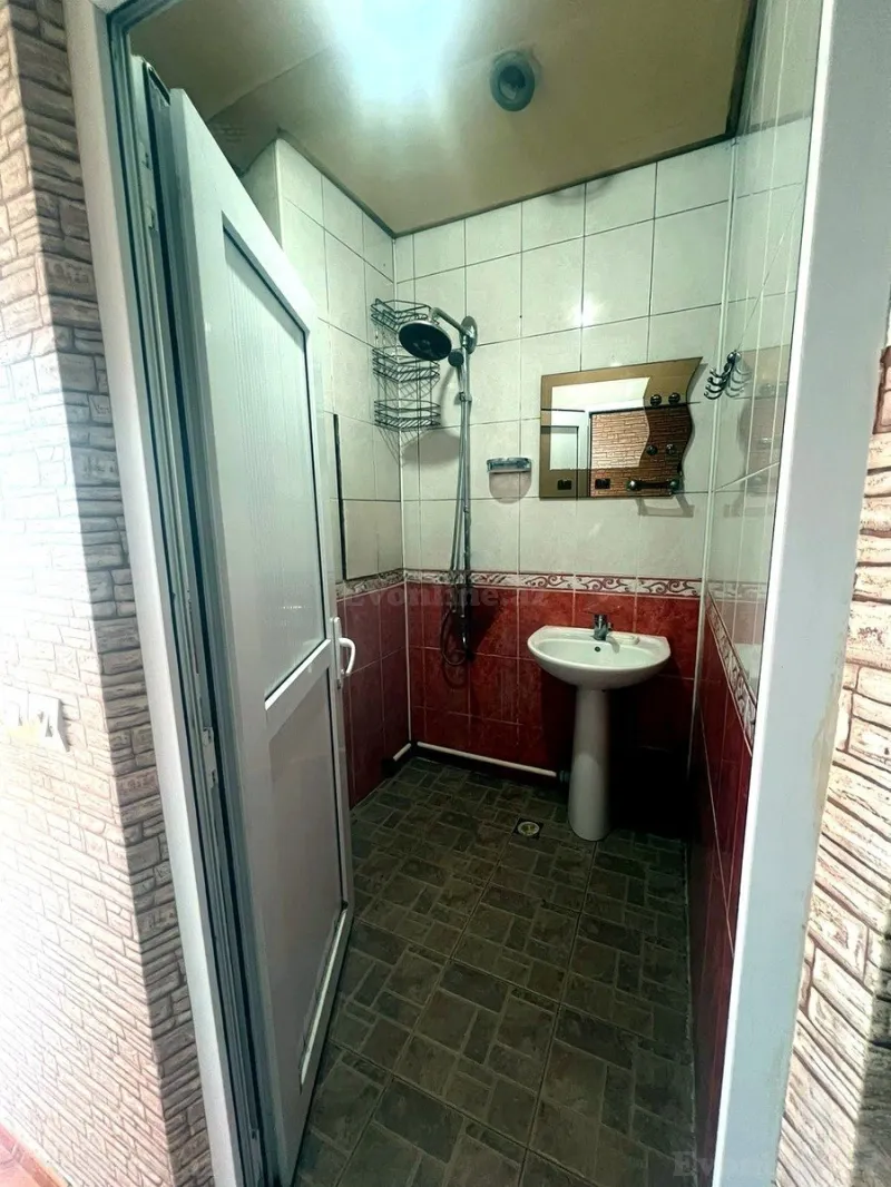 Satılır 3 otaqlı Mənzil Köhnə tikili 75 m² Memar Əcəmi m. - şəkil 3
