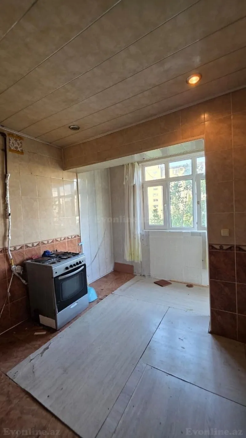 Satılır 2 otaqlı Mənzil Köhnə tikili 65 m² Bakıxanov - şəkil 2