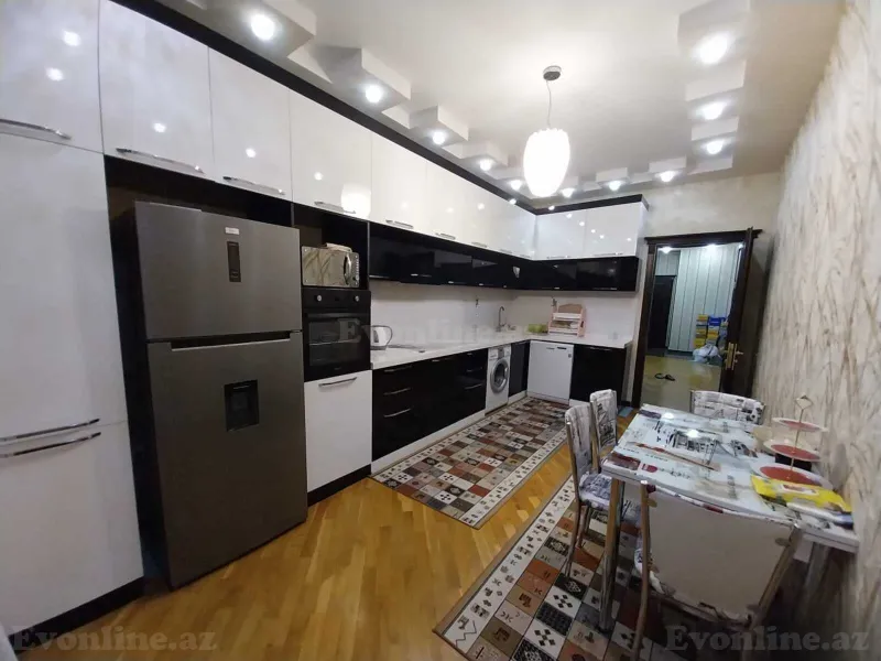 3 otaqlı Mənzil 125 m² 8 Noyabr m. Kirayə verilir