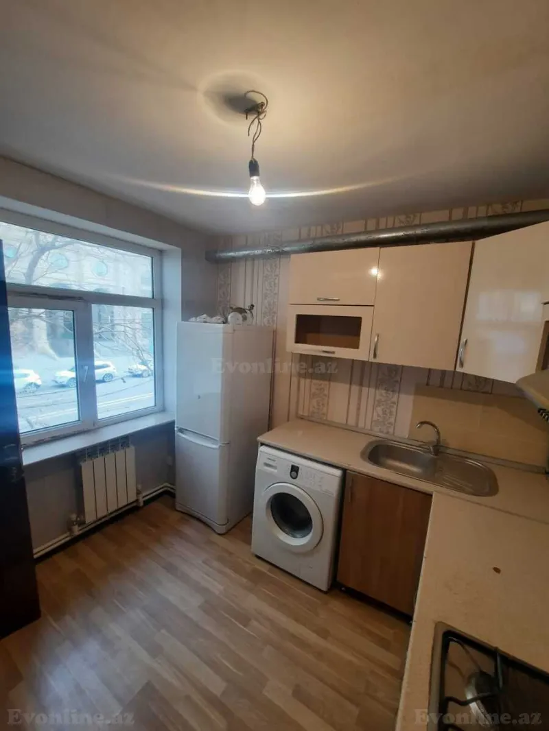 2 otaqlı Mənzil 80 m² Elmlər Akademiyası m. Kirayə verilir