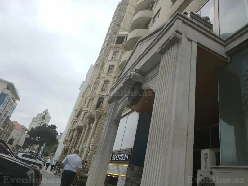 4 otaqlı Mənzil 230 m² 8 Noyabr m. Satılır