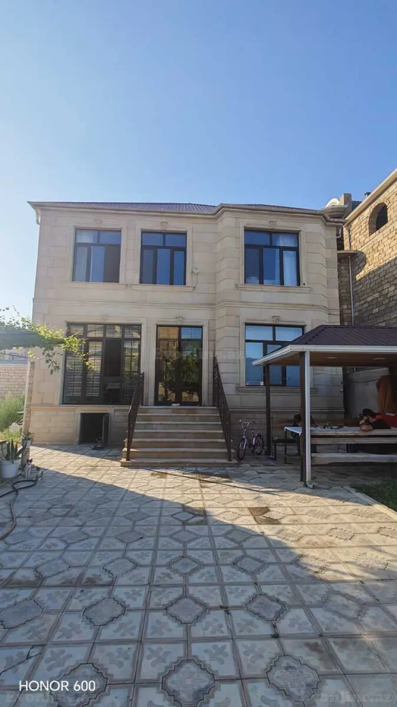 6 otaqlı Həyət evi 280 m² Binəqədi r. Satılır