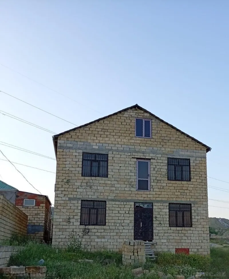 7 otaqlı Həyət evi 290 m² Qobu Satılır