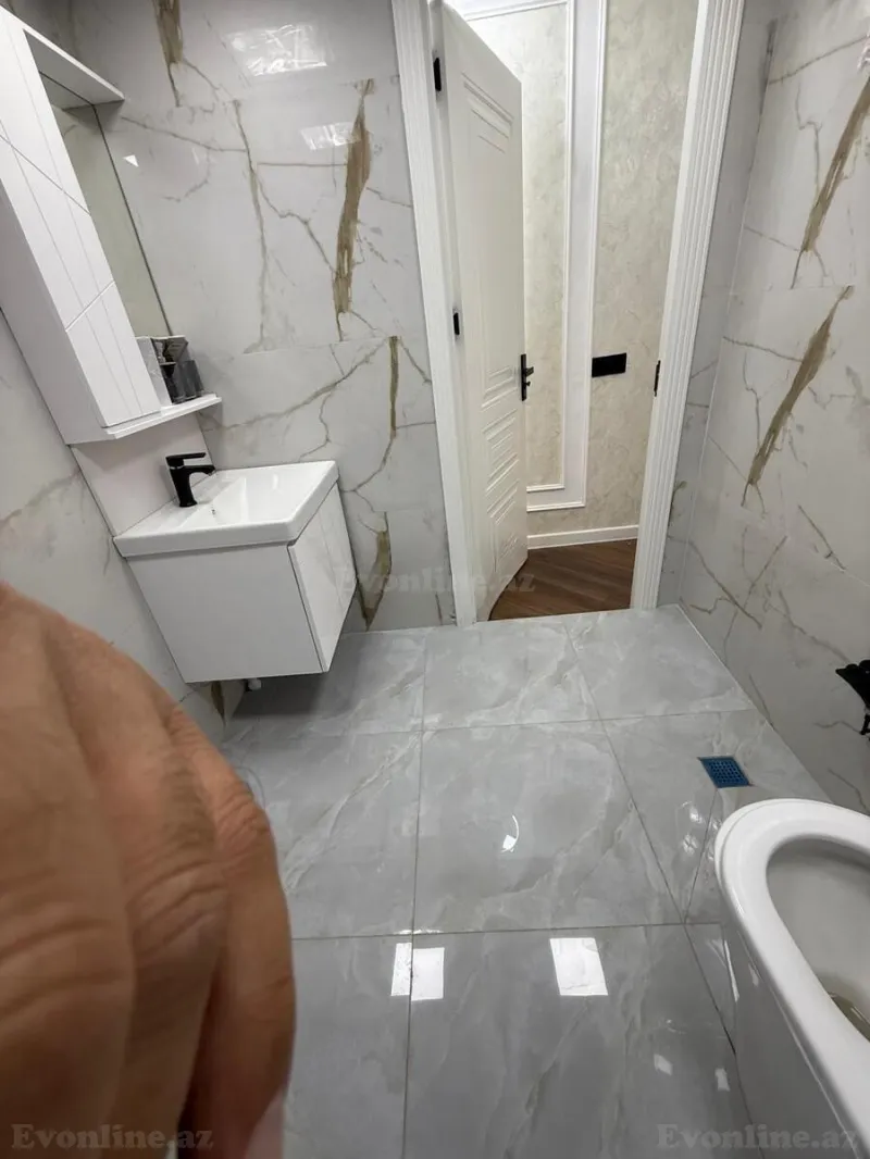 Satılır 2 otaqlı Mənzil Köhnə tikili 45 m² İnşaatçılar m. - şəkil 3
