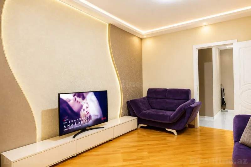 4 otaqlı Mənzil 100 m² 8 Noyabr m. Kirayə verilir