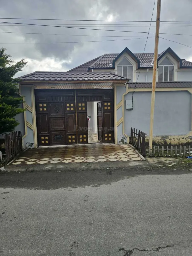 6 otaqlı Həyət evi 220 m² Qəbələ Satılır