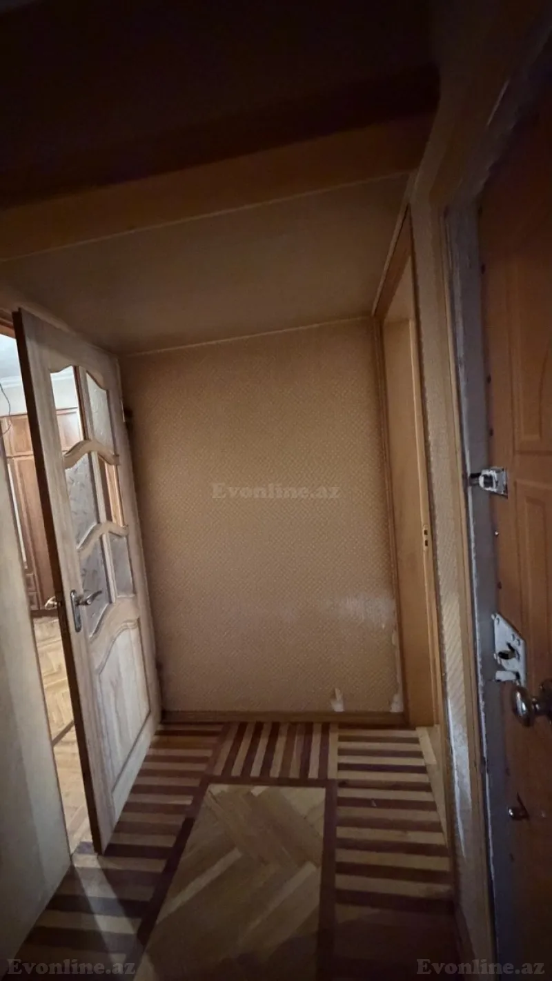 Satılır 2 otaqlı Mənzil Köhnə tikili 65 m² Bakıxanov - şəkil 3