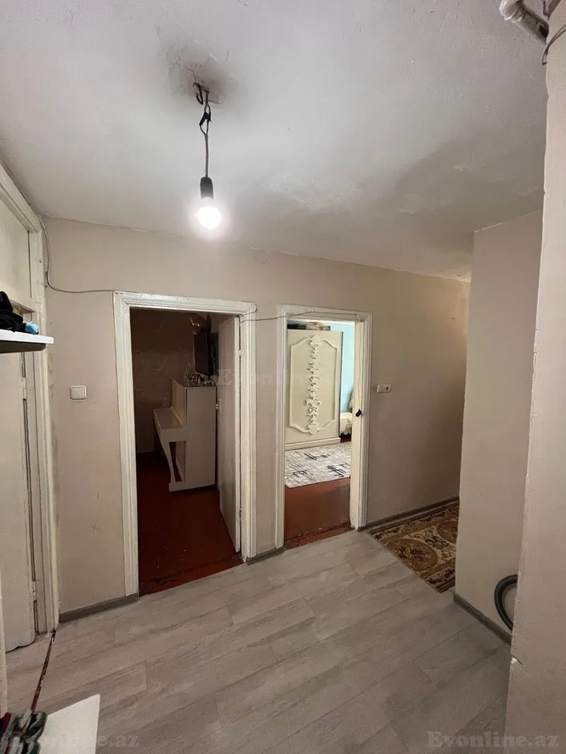 Satılır 3 otaqlı Mənzil Köhnə tikili 70 m² Neftçilər m. - şəkil 2