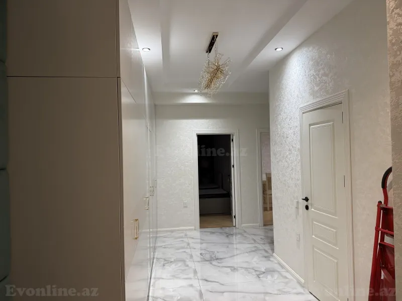 3 otaqlı Mənzil 130 m² Qara Qarayev m. Kirayə verilir