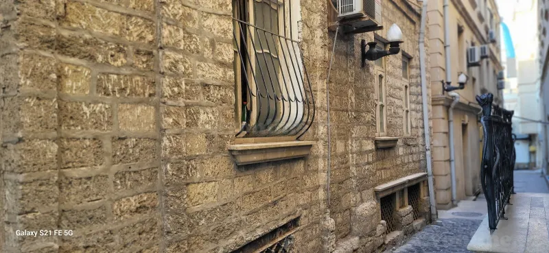 Satılır 3 otaqlı Mənzil Köhnə tikili 60 m² Səbail r. - şəkil 5