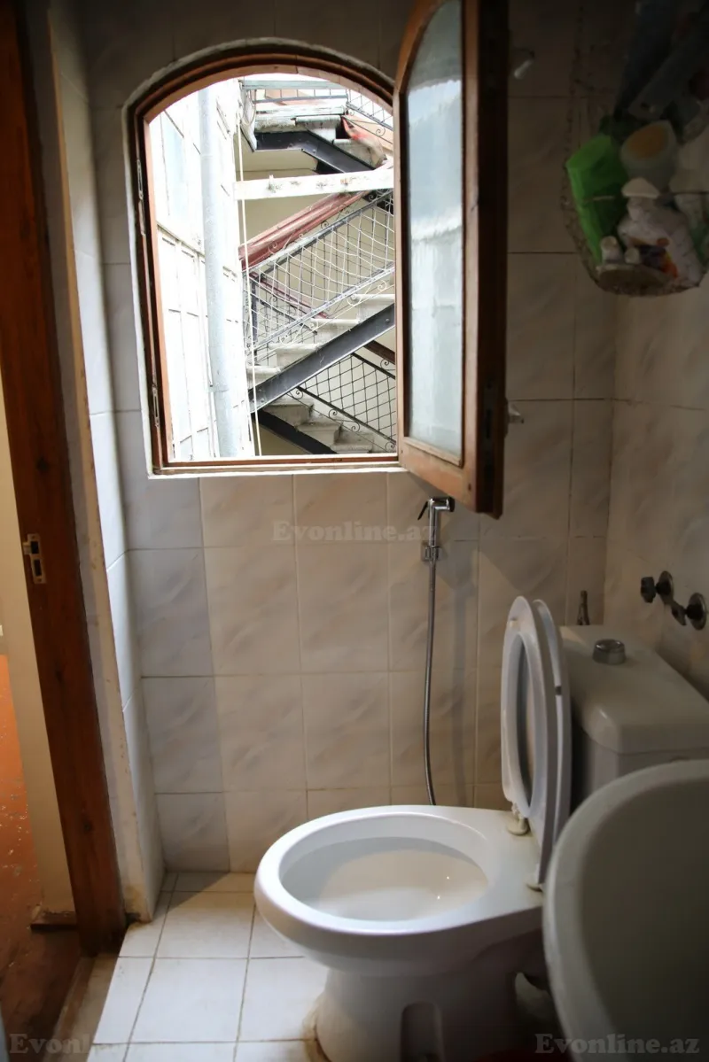 Satılır 3 otaqlı Mənzil Köhnə tikili 60 m² Səbail r. - şəkil 24