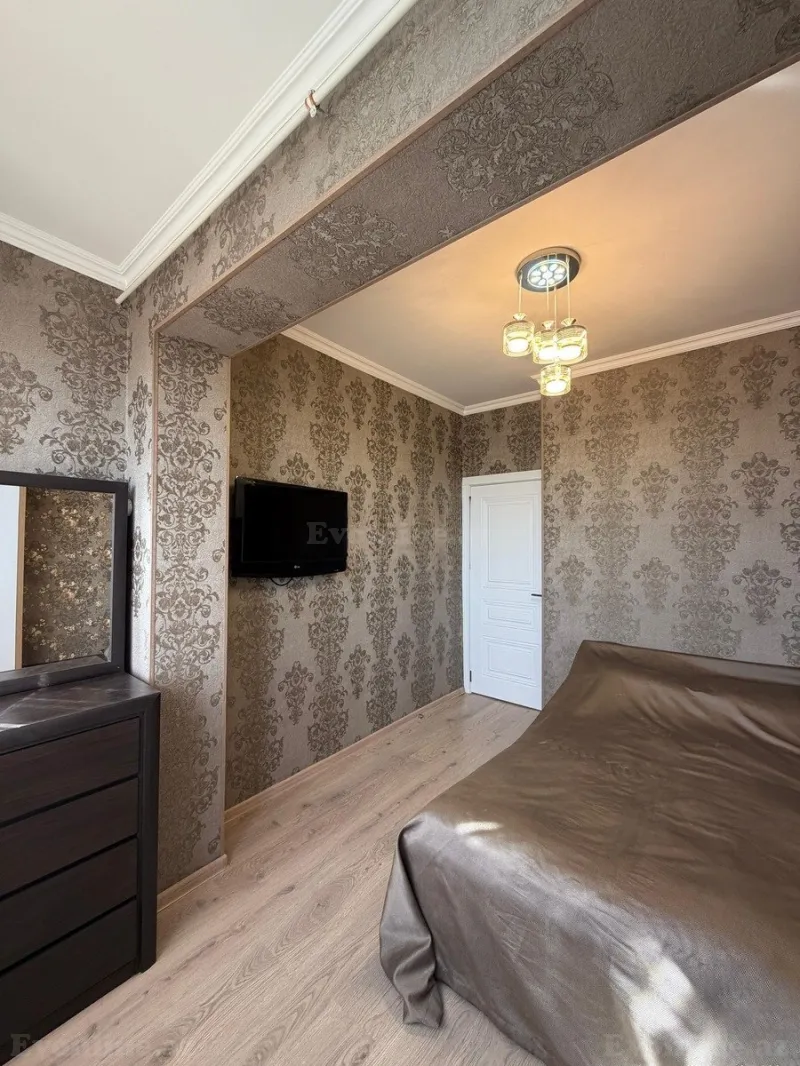 Satılır 2 otaqlı Mənzil Köhnə tikili 45 m² Bakıxanov - şəkil 2