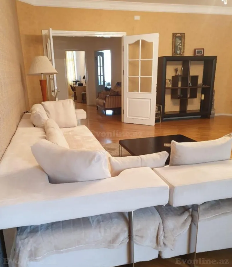 3 otaqlı Mənzil 140 m² Nizami m. Kirayə verilir