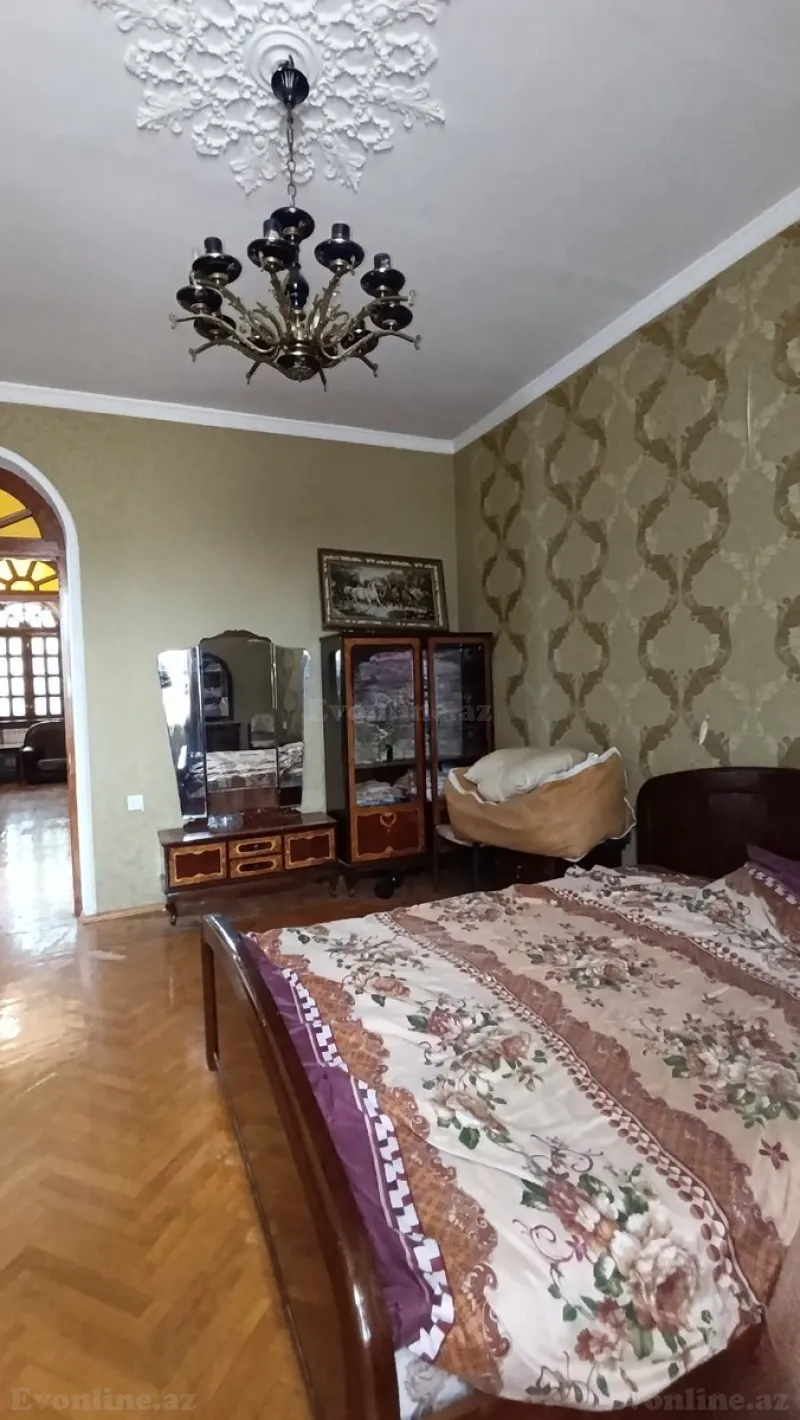 Satılır 6 otaqlı Mənzil Köhnə tikili 185 m² Nizami m. - şəkil 2