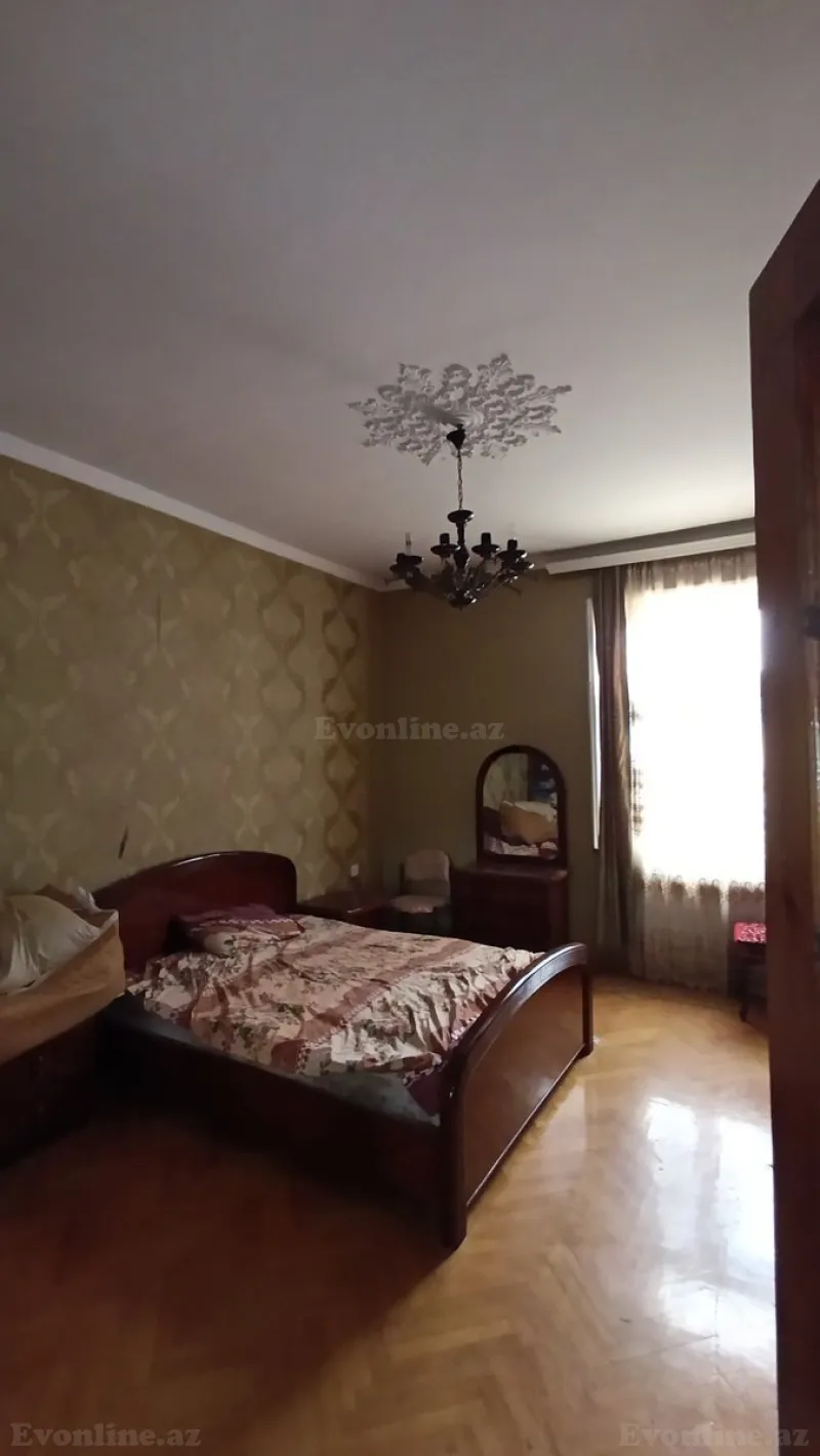 Satılır 6 otaqlı Mənzil Köhnə tikili 185 m² Nizami m. - şəkil 3