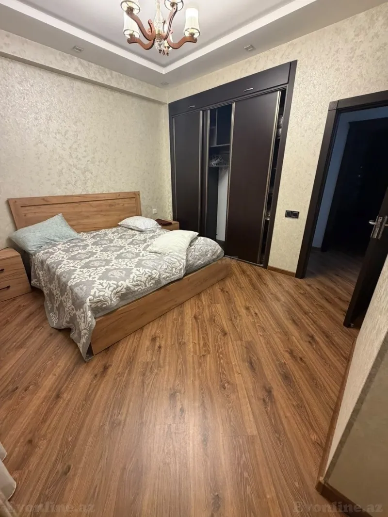 Satılır 4 otaqlı Mənzil Köhnə tikili 160 m² Səbail r. - şəkil 2