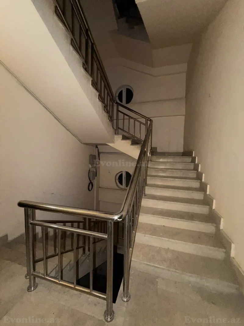 Satılır 4 otaqlı Mənzil Köhnə tikili 160 m² Səbail r. - şəkil 8