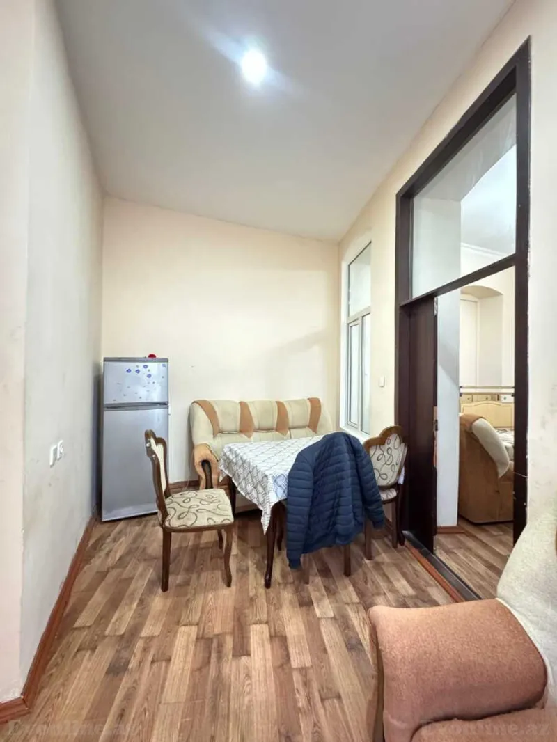 Kirayə verilir 2 otaqlı Mənzil Köhnə tikili 40 m² Sahil m. - şəkil 2